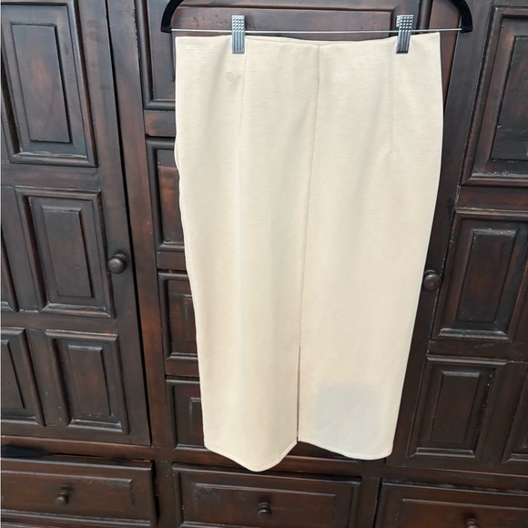 Lululemon Softstreme High-Rise Midi Skirt Size 8 - Picture 8 of 8